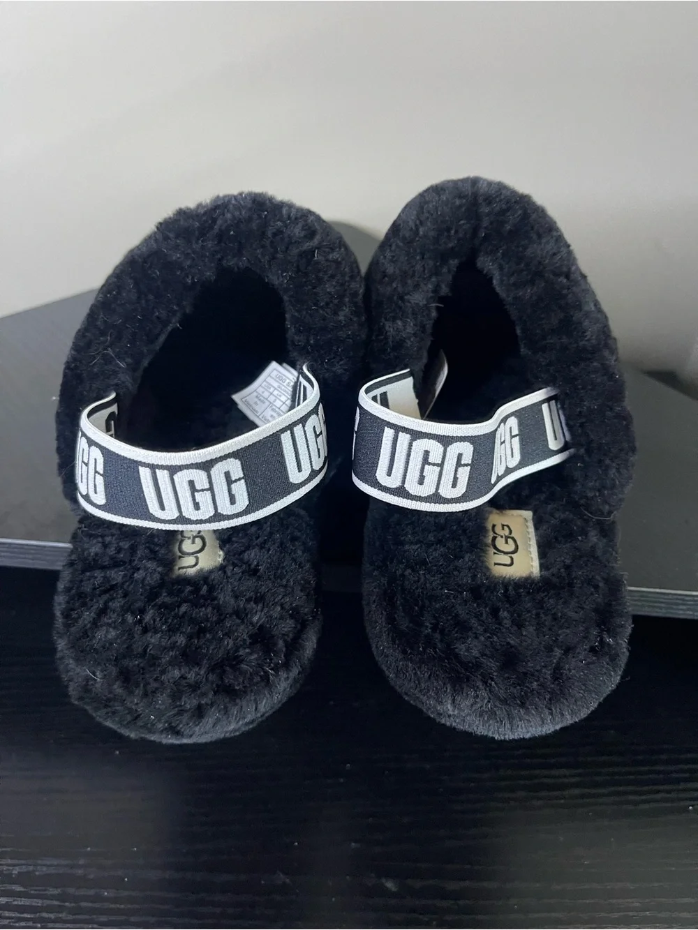 UGG Big Kids Black Fluff Slide - Cozy Faux Fur Slip-On Size 4